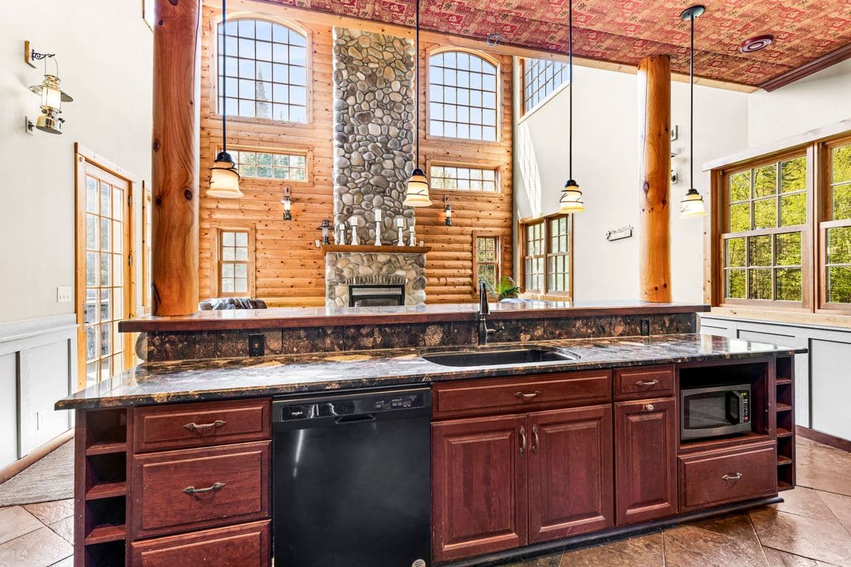 Full kitchen