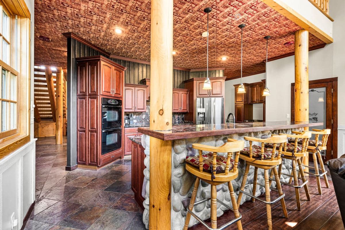 Full kitchen